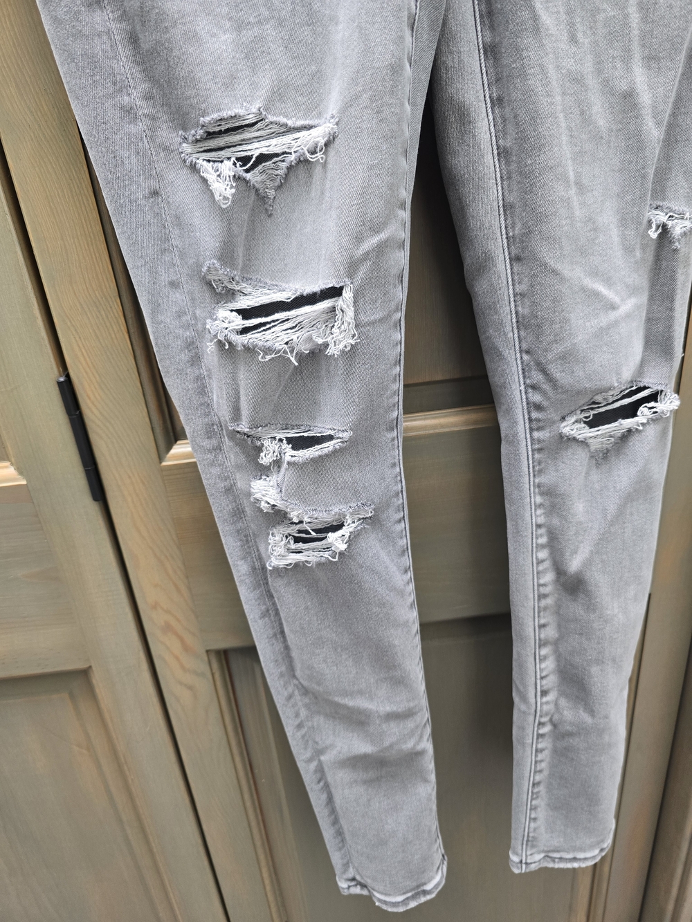 American Eagle Outfitters Light Grey Ripped Skinny Jeans